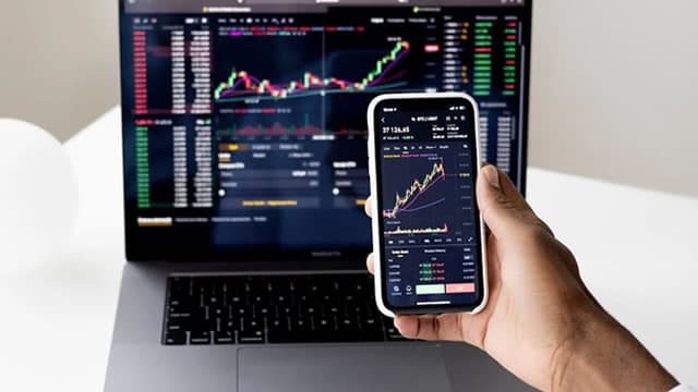 Why this investor says you can make good money off software stocks — if you trade them like telephone directories